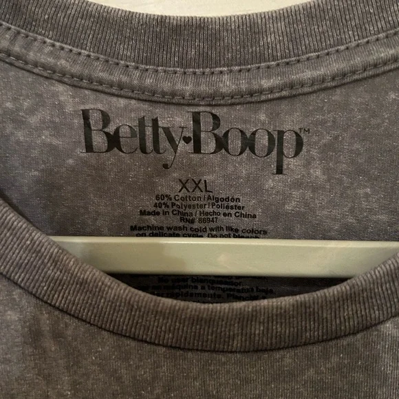 Betty Boop T-Shirt - Picture 2 of 2